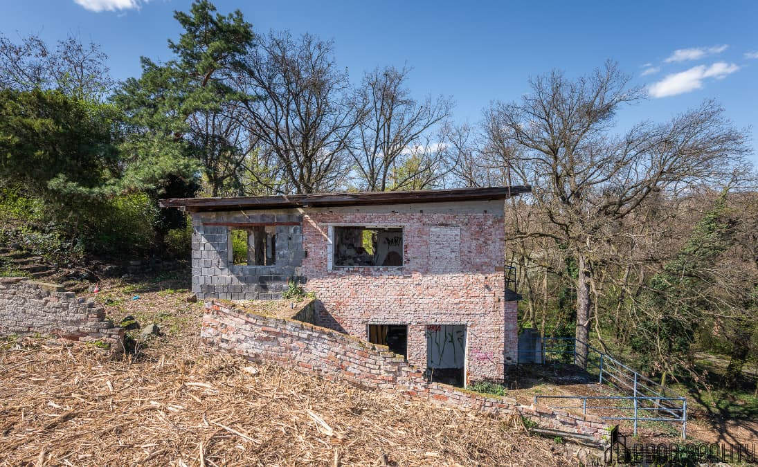 PRODEJ VILY S POZEMKEM ŽELEŠICE (1)